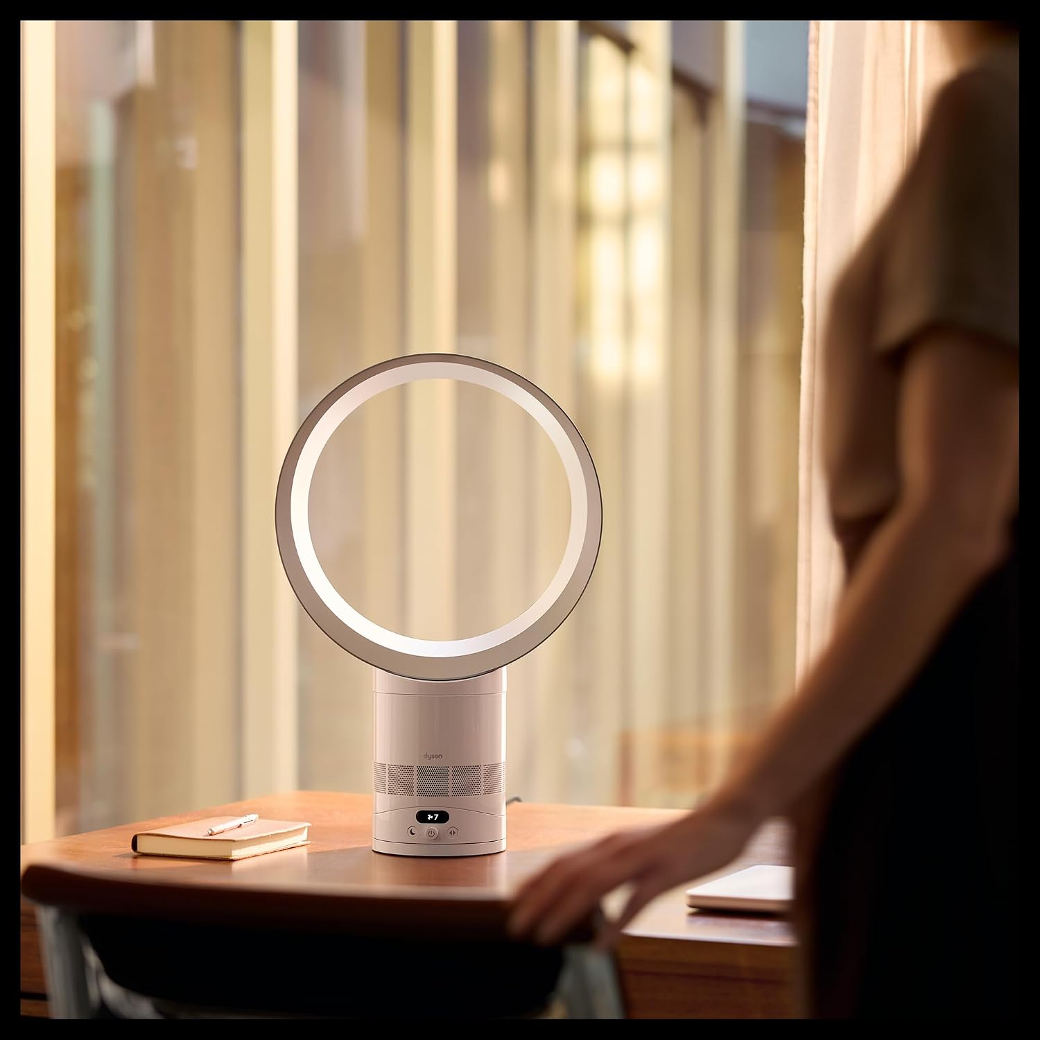 Dyson Cool™ CF1 Tischventilator, Weiß/Silber – Leise & Leistungsstarke Kühlung mit Air Multiplier™ Technologie, MyDyson™ App-Steuerung, Schlafmodus, Energieeffizient
