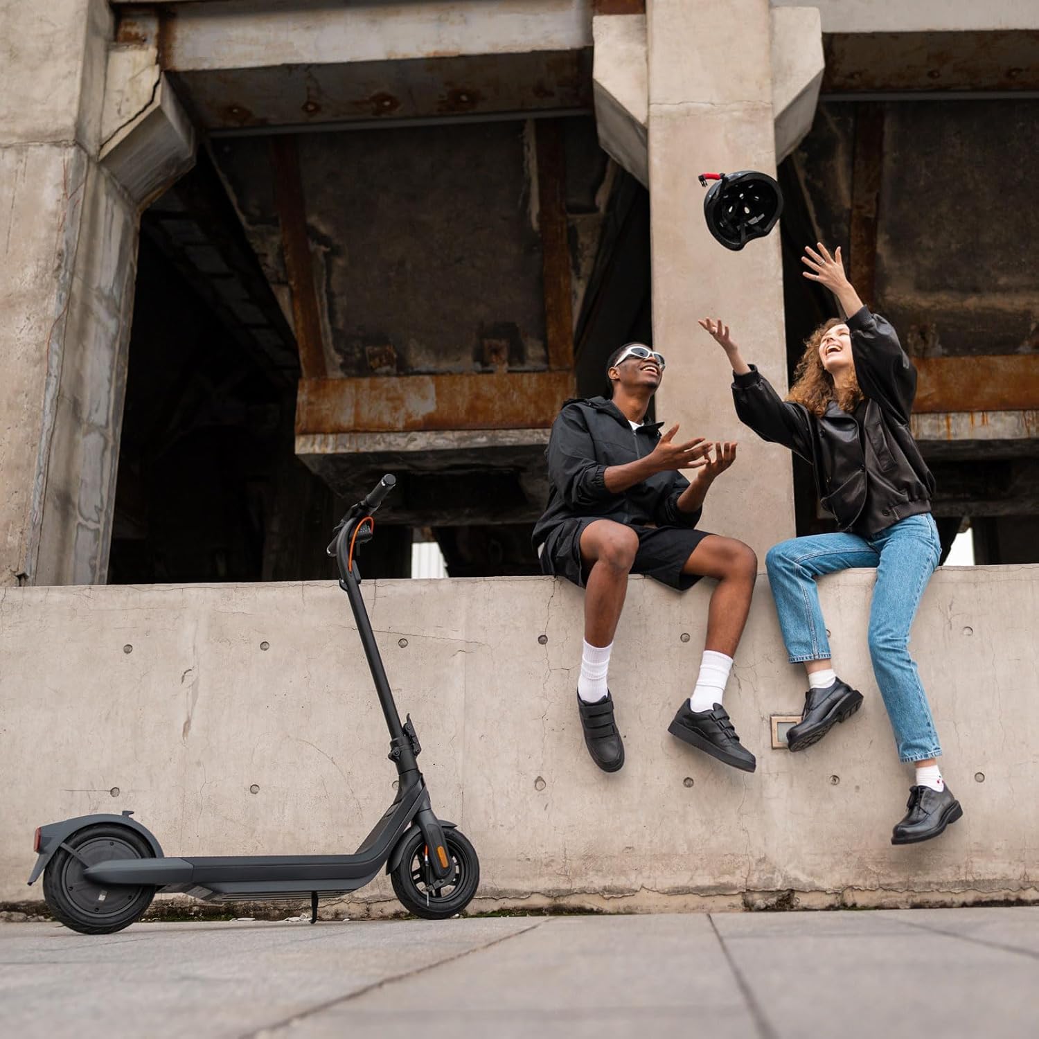 Segway-Ninebot E2 Pro D, E-Scooter mit Straßenzulassung für Erwachsene, max. 20 km/h Geschwindigkeit, 35 km Reichweite, Anti-Rutsch-Traktionskontrollsystem